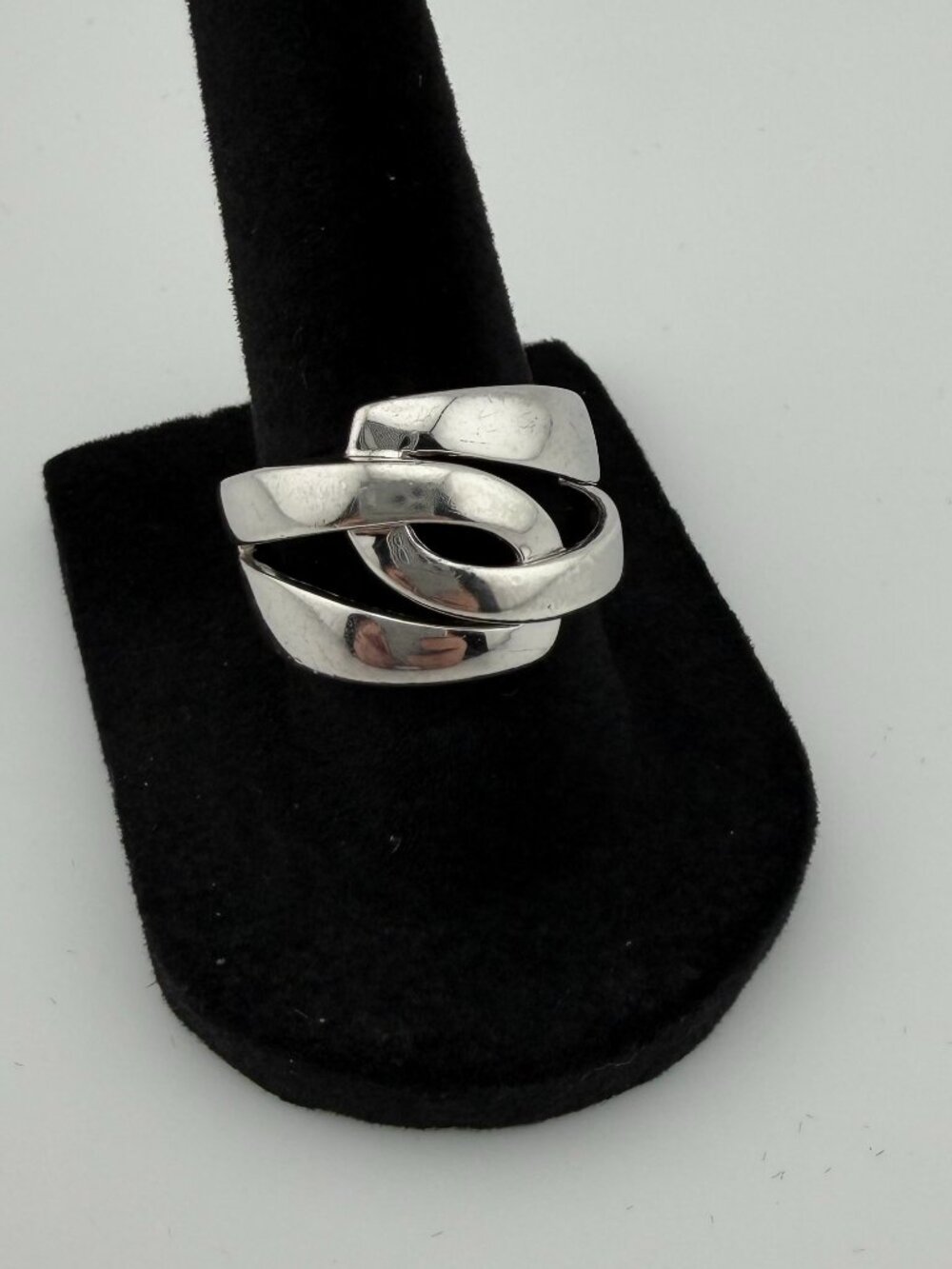 ELLE Jewelry Sterling Silver Savory Interlocking Loop Ring Size 8
